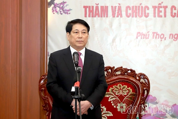 State President Luong Cuong Visits and Extends Tet Wishes to the Armed Forces of Military Region 2