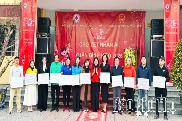 “Chợ Tết Nhân ái” mang Tết ấm đến với người nghèo ở xã Nật Sơn