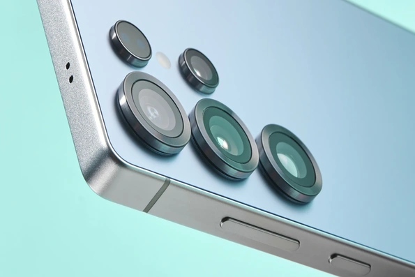 Thiết kế Galaxy S26: Mỏng nhẹ hơn, camera “liền khối”, vật liệu khung và độ bền đáng kỳ vọng