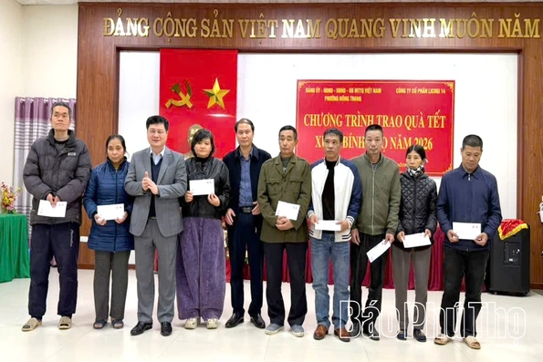 Licogi 14 trao quà Tết tặng người nghèo tại phường Nông Trang