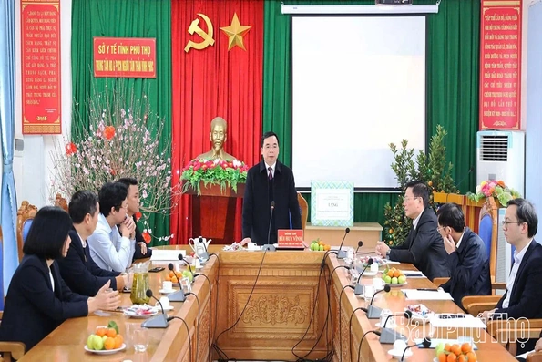 Phó Bí thư Tỉnh ủy Bùi Huy Vĩnh thăm, tặng quà Tết Trung tâm nuôi dưỡng và phục hồi chức năng người tâm thần Vĩnh Phúc