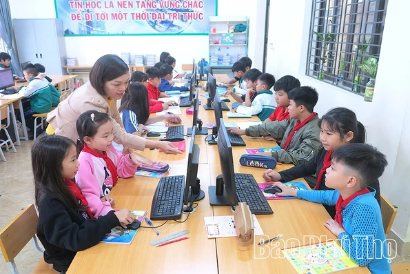 Bản Nguyên quan tâm dạy và học ngoại ngữ