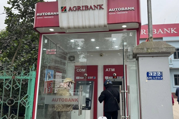 Tết Bính Ngọ 2026: ATM vắng khách, thanh toán số lên ngôi