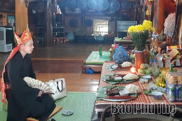 Linh thiêng roóng mo ngày Tết