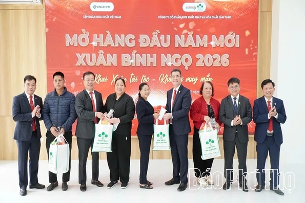 Supe Lâm Thao xuất bán 2000 tấn hàng trong ngày đầu Xuân Bính Ngọ