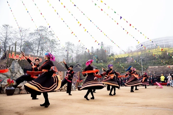 Độc đáo hội xuân “Mở Cổng trời” 2026 tại Fansipan