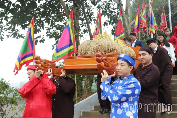 Rước “vía lúa” mong vụ mùa bội thu