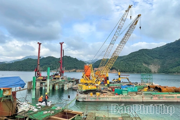 Đầu năm mới trên công trường dự án đường cao tốc Hòa Bình - Mộc Châu