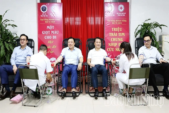 “Giọt hồng Blouse trắng Đất Tổ” năm 2026