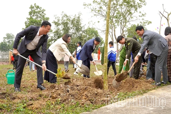 Hạt Kiểm lâm Thanh Sơn chủ động trồng rừng đầu xuân