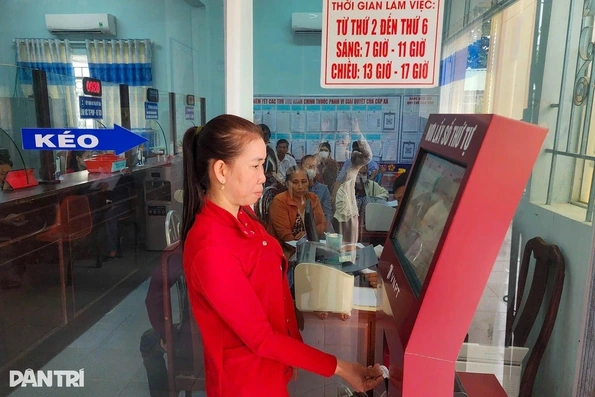 Tiếp tục sắp xếp bộ máy, tinh giản biên chế trong tháng 3