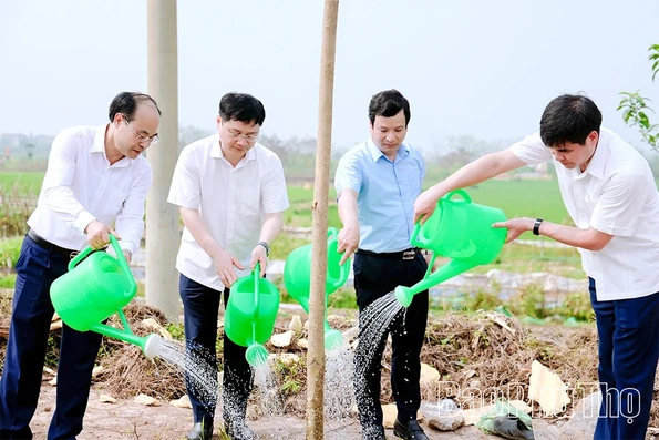 Phường Nông Trang hưởng ứng “Tết trồng cây đời đời nhớ ơn Bác Hồ”