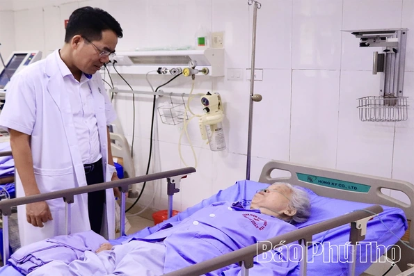 Thầy thuốc ưu tú luôn tận tụy vì sức khỏe Nhân dân