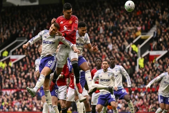 Thắng thuyết phục Aston Villa, MU giữ chắc suất dự Champions League