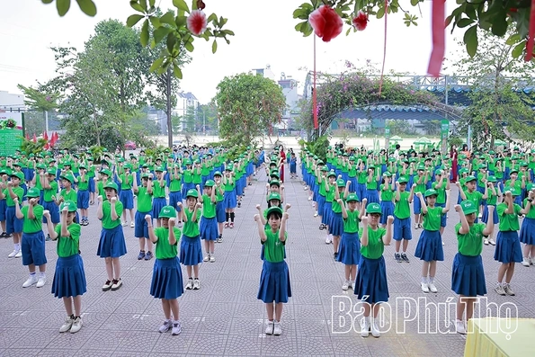 Hơn 1.000 học sinh đồng diễn “Bài thể dục giữa giờ”