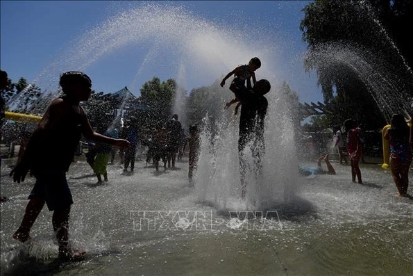 Đợt nắng nóng kỷ lục tại Mỹ lan rộng