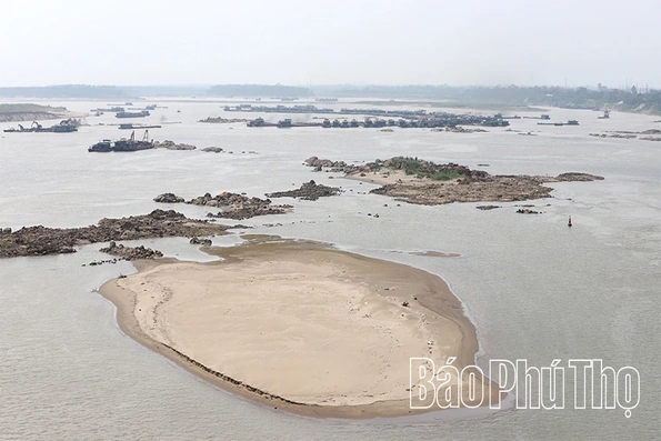 Sông Hồng trơ đáy, vận tải gặp khó khăn