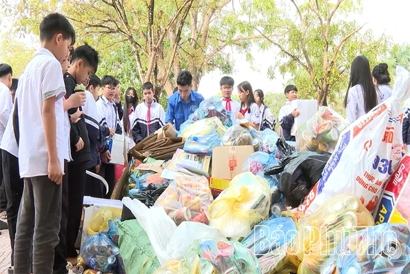 Đổi giấy lấy cây - Lan tỏa lối sống xanh từ trường học