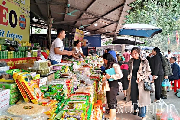 Nở rộ dịch vụ “ăn theo” mùa lễ hội