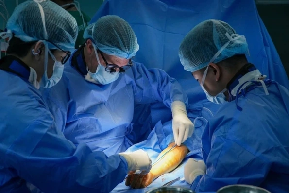 Lướt điện thoại, gõ máy tính sai tư thế gây hội chứng ống cổ tay