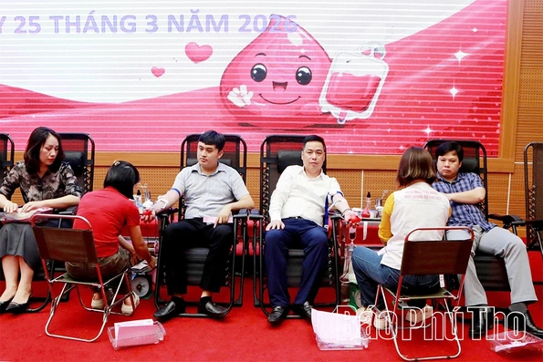 Thu được 334 đơn vị máu tại Ngày hội hiến máu “Giọt hồng thanh niên UBND tỉnh”