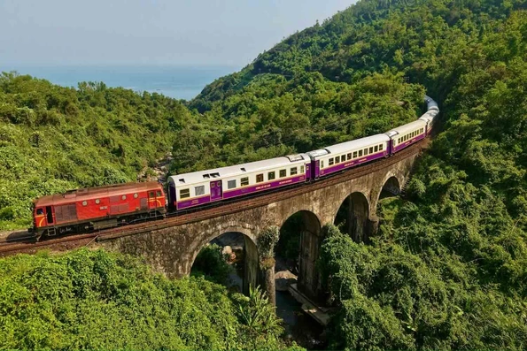 Tàu du lịch di sản thay áo mới, ga Huế thành điểm du lịch