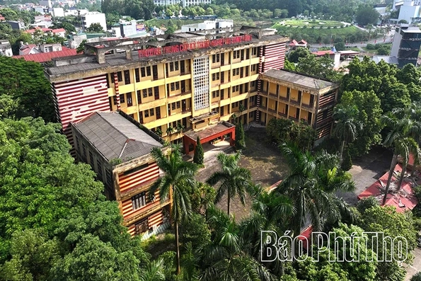 Tháo gỡ khó khăn, vướng mắc việc sáp nhập Trường Trung cấp Kỹ thuật - Nghiệp vụ Sông Hồng vào Trường Cao đẳng Nghề Phú Thọ