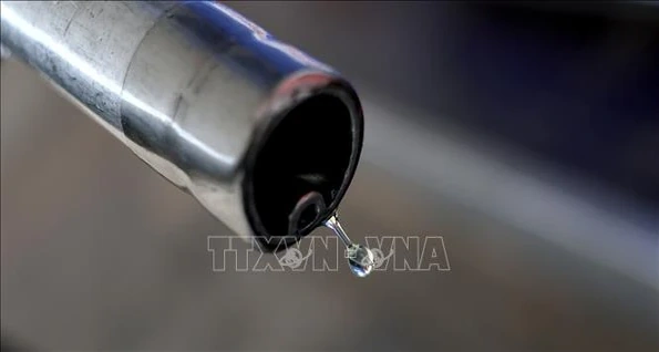 Giá dầu thế giới giảm mạnh trước thông tin Iran sẵn sàng đình chiến