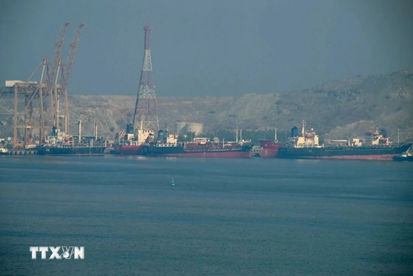 Hơn 40 quốc gia lên kế hoạch giải cứu 2.000 tàu mắc kẹt tại eo biển Hormuz