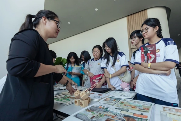 Trên 5.000 học sinh lớp 12 trải nghiệm ngành nghề và định hướng tương lai