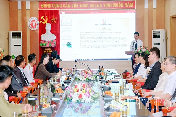 Tiếp nhận cán bộ Lào học tiếng Việt ngắn hạn tại Trường Đại học Hùng Vương