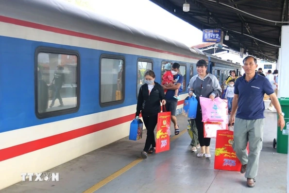 Bộ Nội vụ: Không có chủ trương hoán đổi ngày nghỉ dịp Giỗ tổ, 30/4 và 1/5