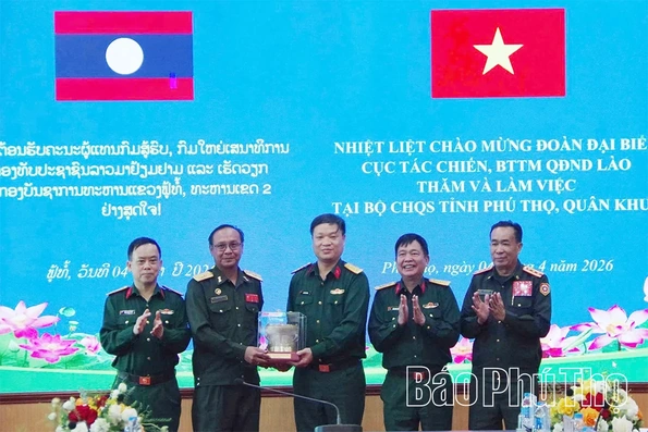 Trao đổi công tác quốc phòng, quân sự địa phương