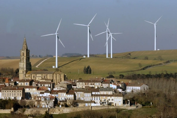 Xung đột tại Trung Đông thúc đẩy làn sóng năng lượng tái tạo toàn cầu