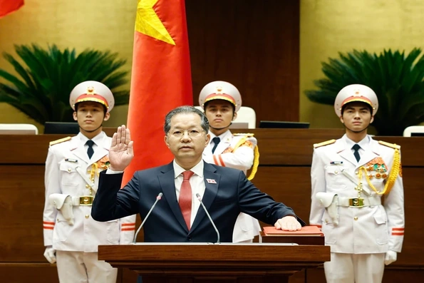 Thông qua Nghị quyết bầu Chánh án Tòa án nhân dân tối cao khoá XVI