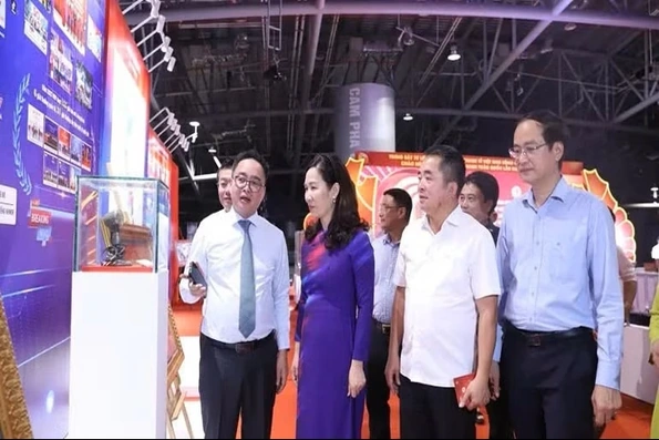 Khai mạc trưng bày tư liệu, hiện vật “Phát thanh vì Việt Nam hùng cường, thịnh vượng”