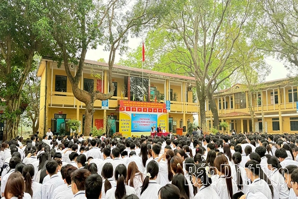 Phiên tòa giả định tuyên truyền pháp luật về ma túy tại Trường THPT Quang Hà