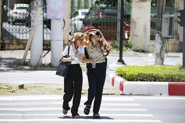 Thời tiết ngày 8/4: Nắng nóng gay gắt bao trùm nhiều khu vực, chiều tối xuất hiện mưa dông cục bộ