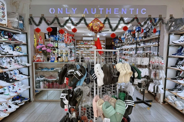 Trung Sneaker - Hệ thống cung cấp giày thể thao và thời trang chính hãng