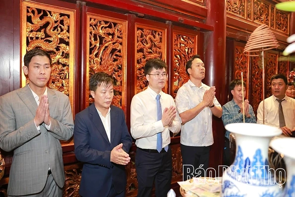 Đoàn đại biểu Hiệp hội Doanh nghiệp tỉnh dâng hương tưởng niệm các Vua Hùng