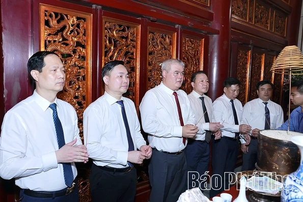 Các phường, xã cụm số 16 dâng hương tưởng niệm các Vua Hùng