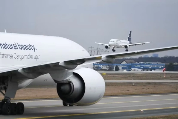 Giá nhiên liệu tăng sốc, hàng không toàn cầu đối mặt nguy cơ thua lỗ lớn