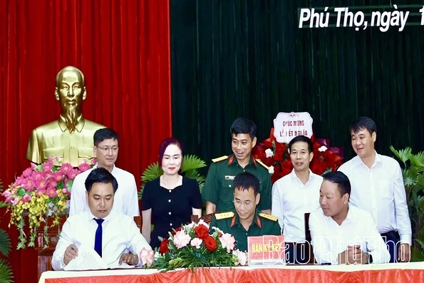 Trung tâm Huấn luyện tổng hợp Tăng thiết giáp kết nghĩa với các xã Tam Đảo, Bình Tuyền