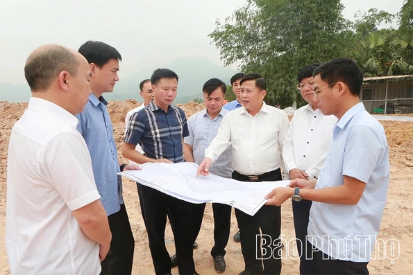 Phó Chủ tịch UBND tỉnh Đinh Công Sứ kiểm tra tiến độ các dự án khắc phục hậu quả thiên tai