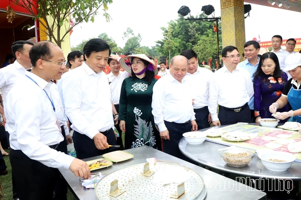 Lãnh đạo tỉnh thăm, động viên các đơn vị tham gia Hội trại văn hóa năm 2026