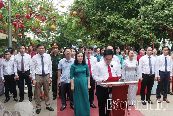 Xã Lạc Thủy dâng hương tưởng niệm các Vua Hùng