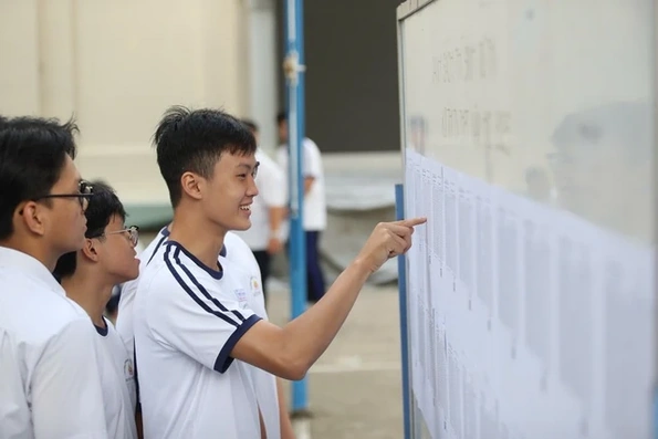 Thí sinh có từ 2 chứng chỉ ngoại ngữ được ưu tiên xét tuyển ĐH ra sao?