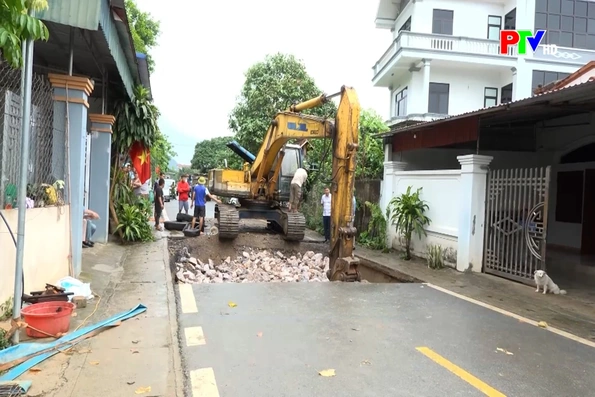 Xử lý điểm sụt lún mặt đường xã Yên Thủy