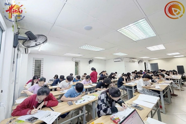 Từ 15/5: Dạy thêm trong trường không thu tiền, giáo viên dạy ngoài phải báo cáo
