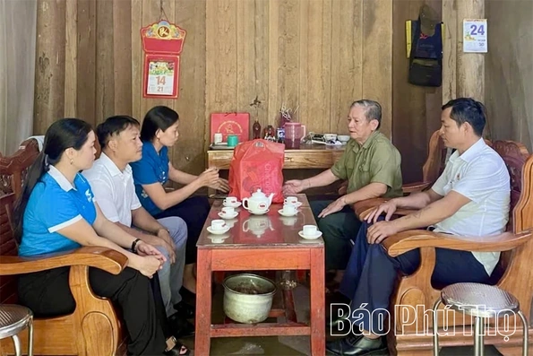 “Cầu nối”&nbsp;giữa&nbsp;Đảng, chính quyền với Nhân dân